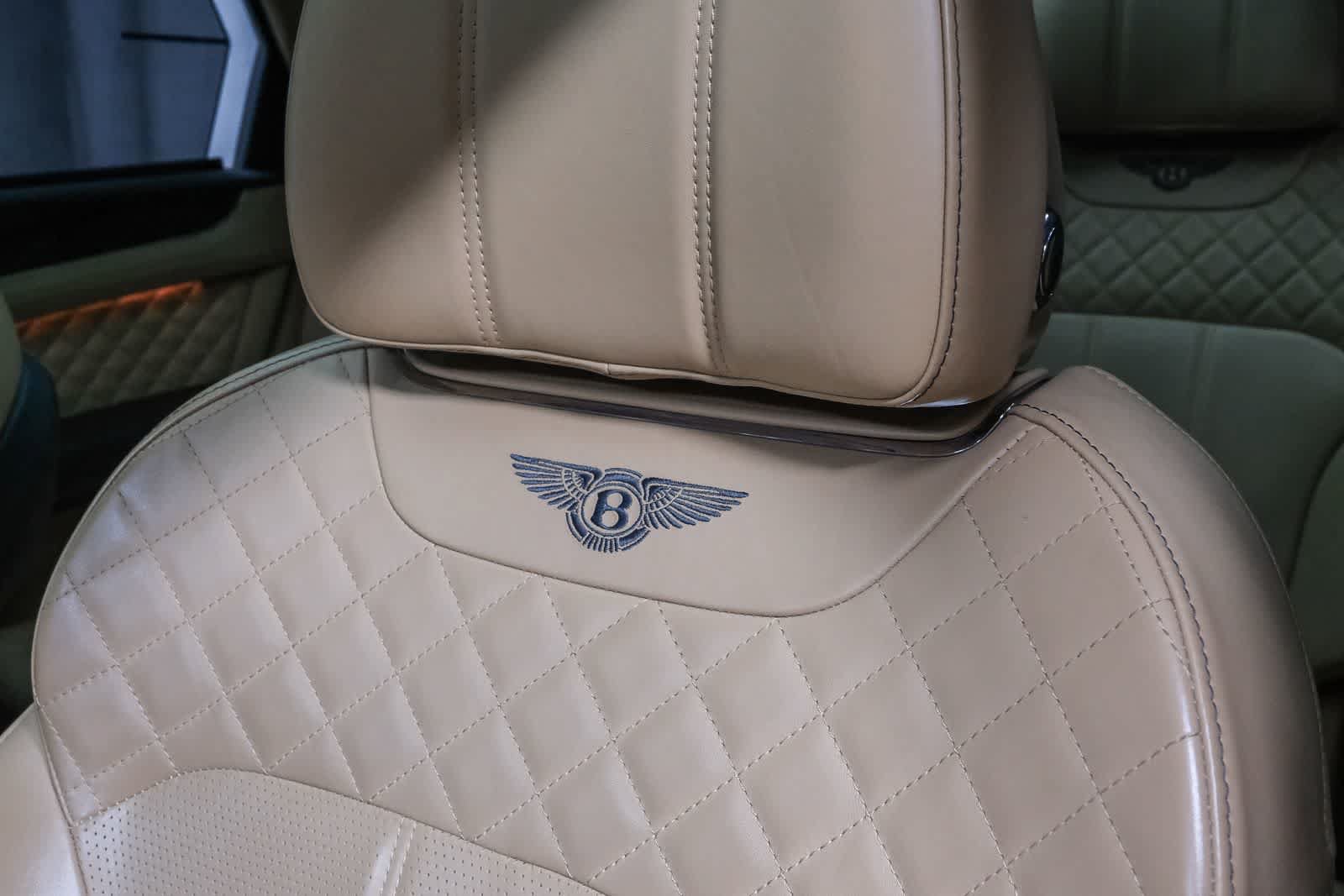 Used 2018 Bentley Bentayga AWD/4WD image 25