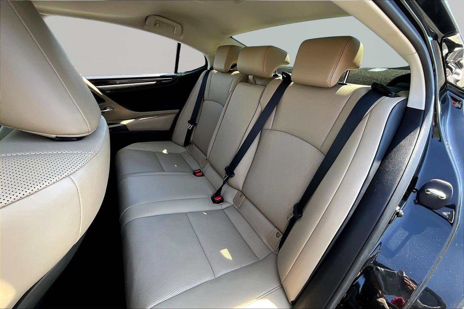 Used 2021 Lexus ES 300h w/ Premium Package image 22