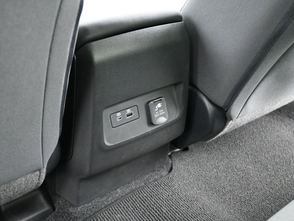 Used 2024 Nissan Frontier SV image 17