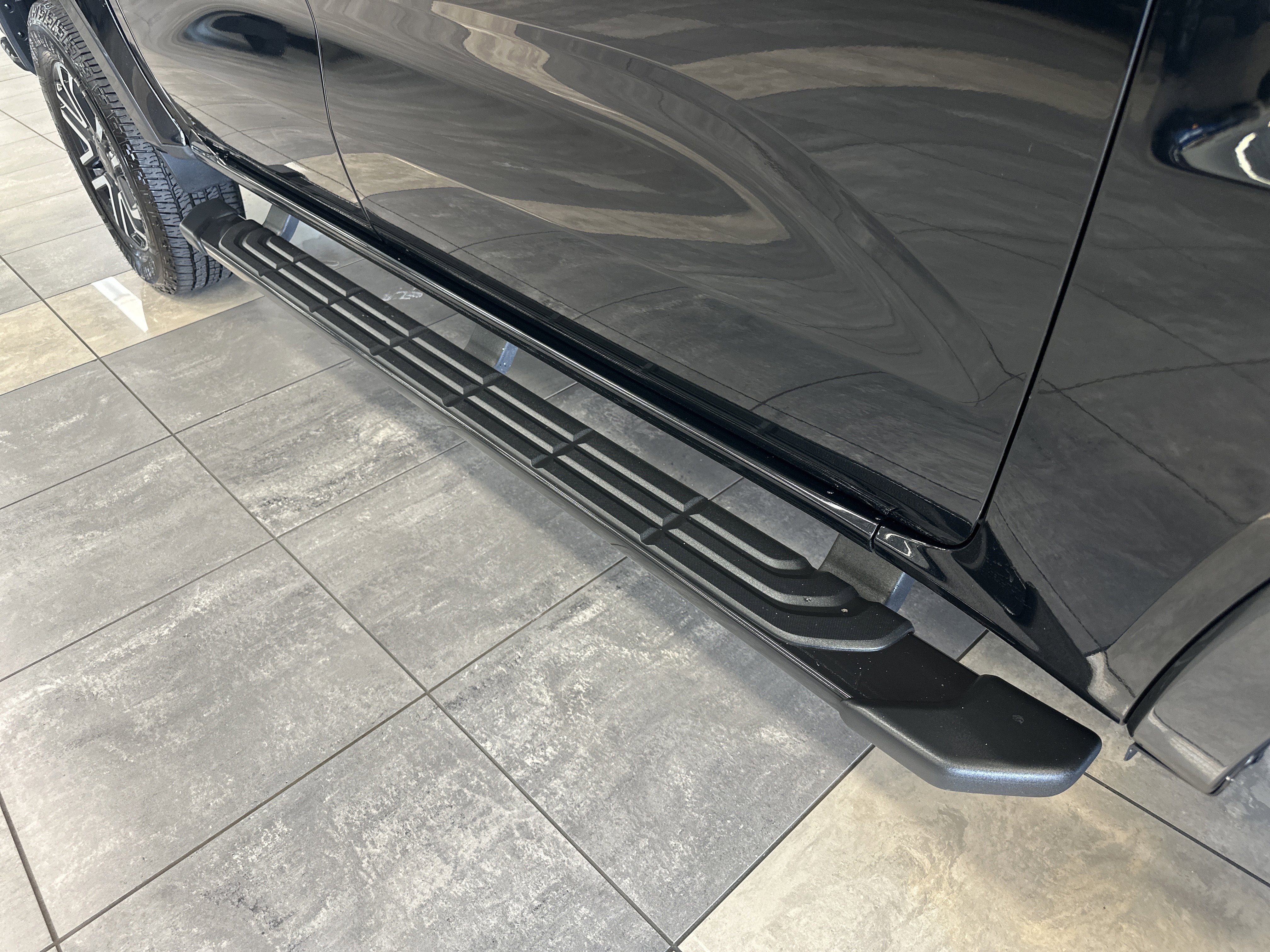 Used 2024 Ford Ranger Lariat w/ FX4 Off-Road Package image 8