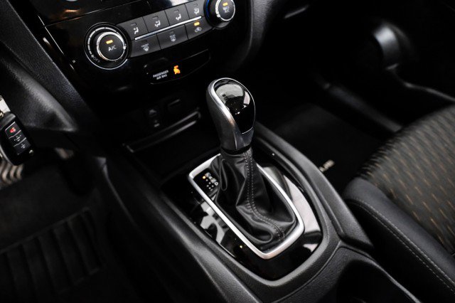 Used 2017 Nissan Rogue S FWD image 17