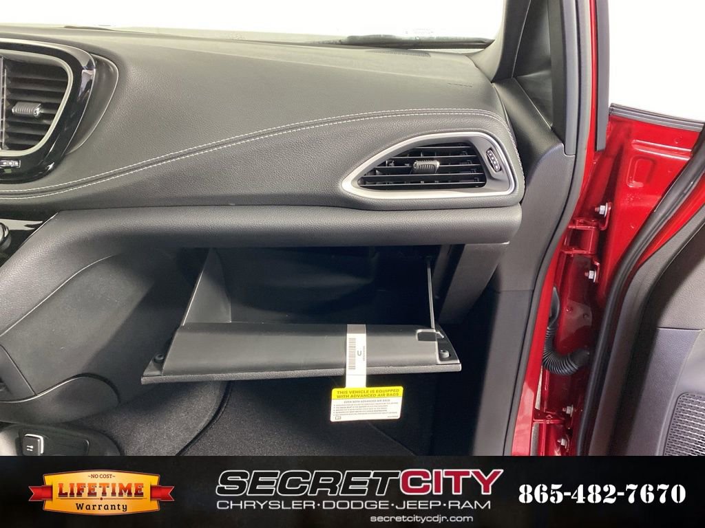 New 2026 Chrysler Pacifica Select image 36