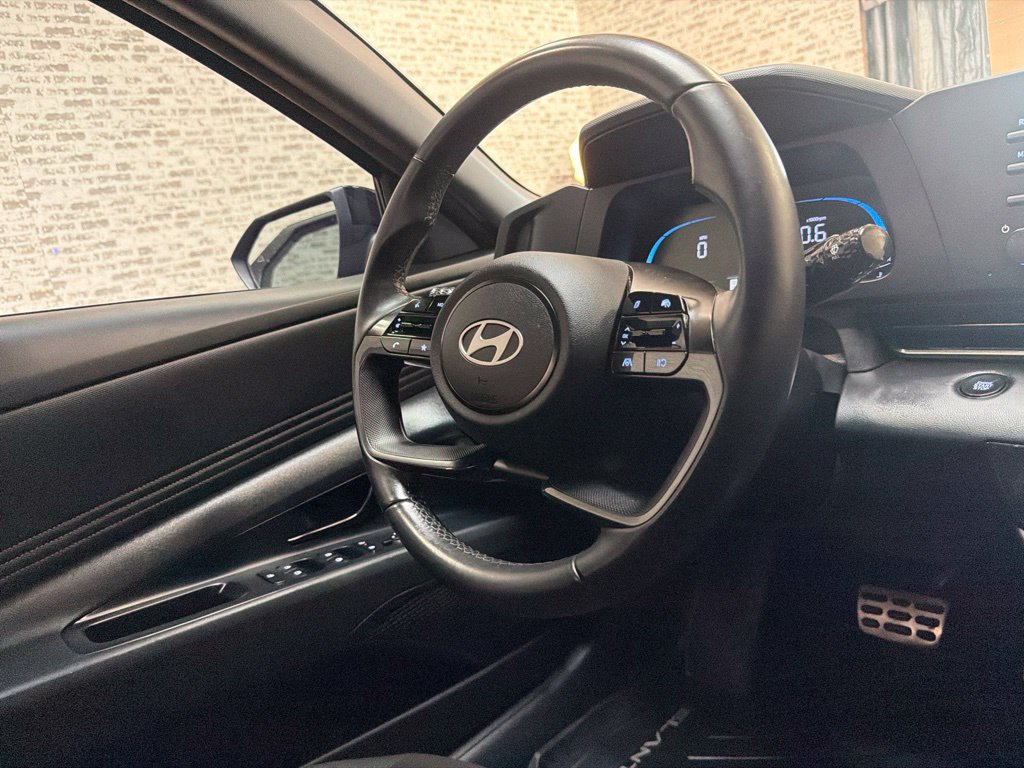 Certified 2025 Hyundai Elantra Sport FWD image 17