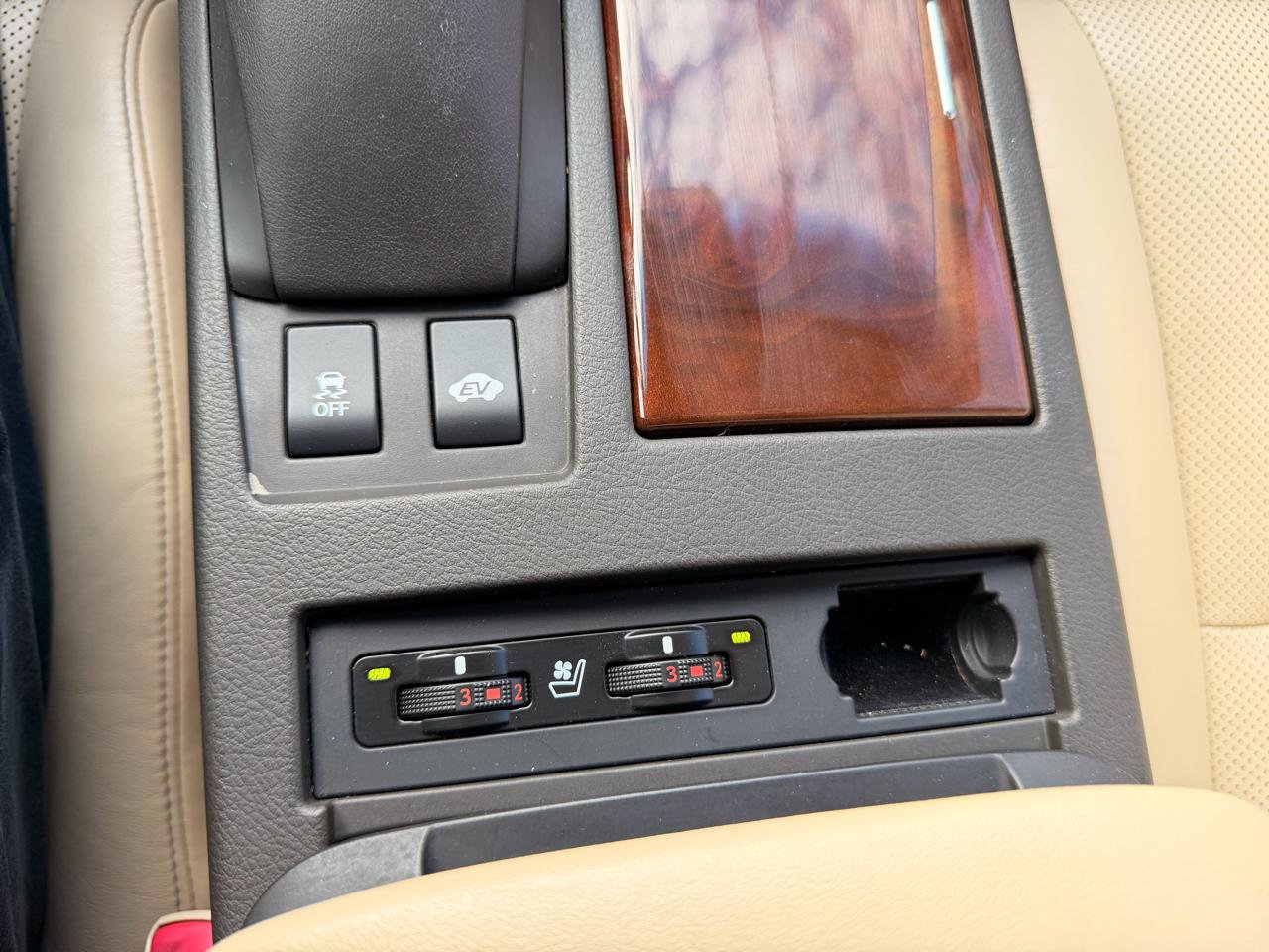 Used 2013 Lexus RX 450h AWD 4dr Hybrid w/ Navigation Pkg image 40