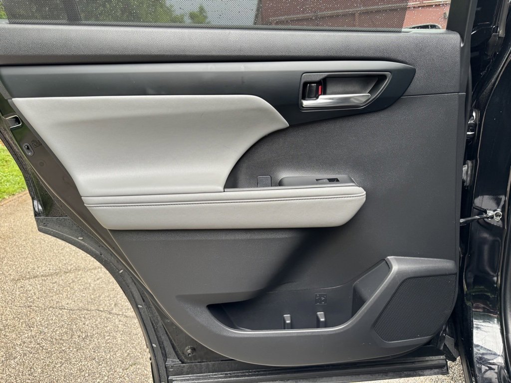 Used 2022 Toyota Highlander XLE image 21