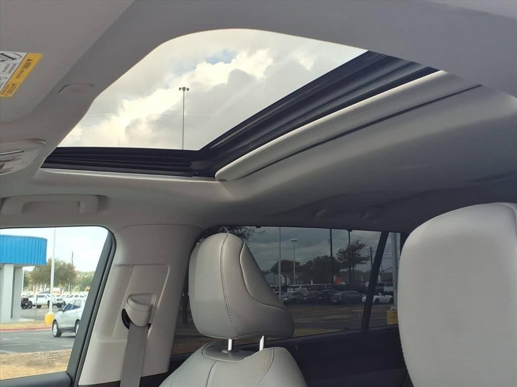 Used 2023 Toyota Highlander Limited FWD image 19