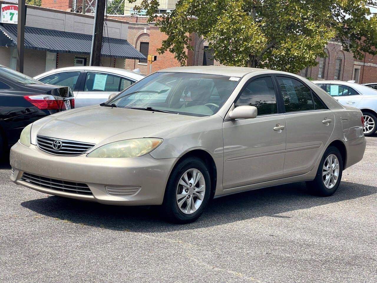Used 2006 Toyota Camry LE FWD image 2