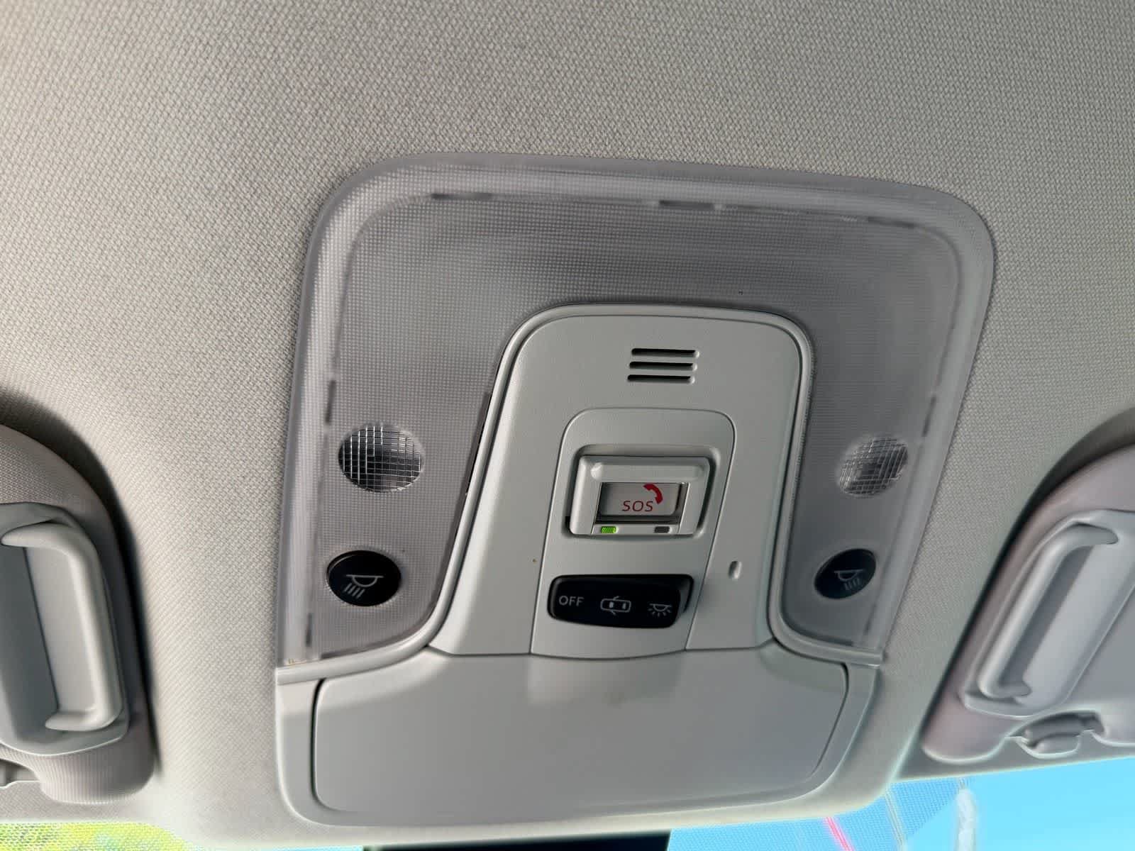 Used 2021 Toyota Prius L Eco w/ Carpet Mat Package (TMS) FWD image 23