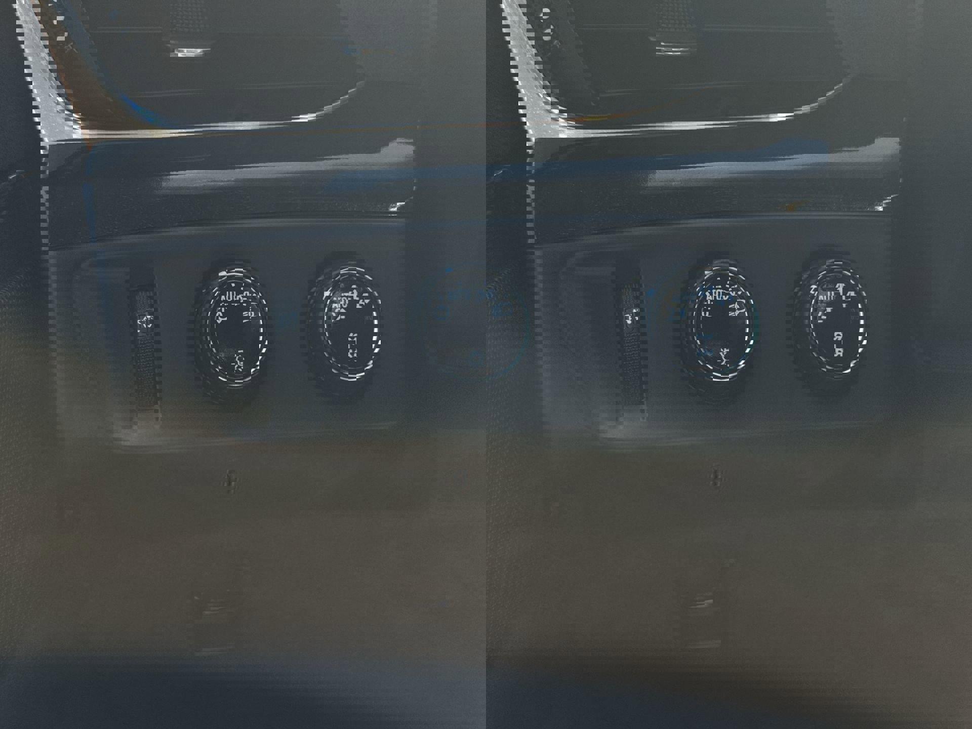 Used 2017 Cadillac Escalade Platinum image 18