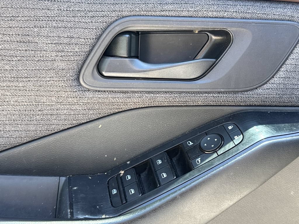 Used 2023 Nissan Rogue S FWD image 14