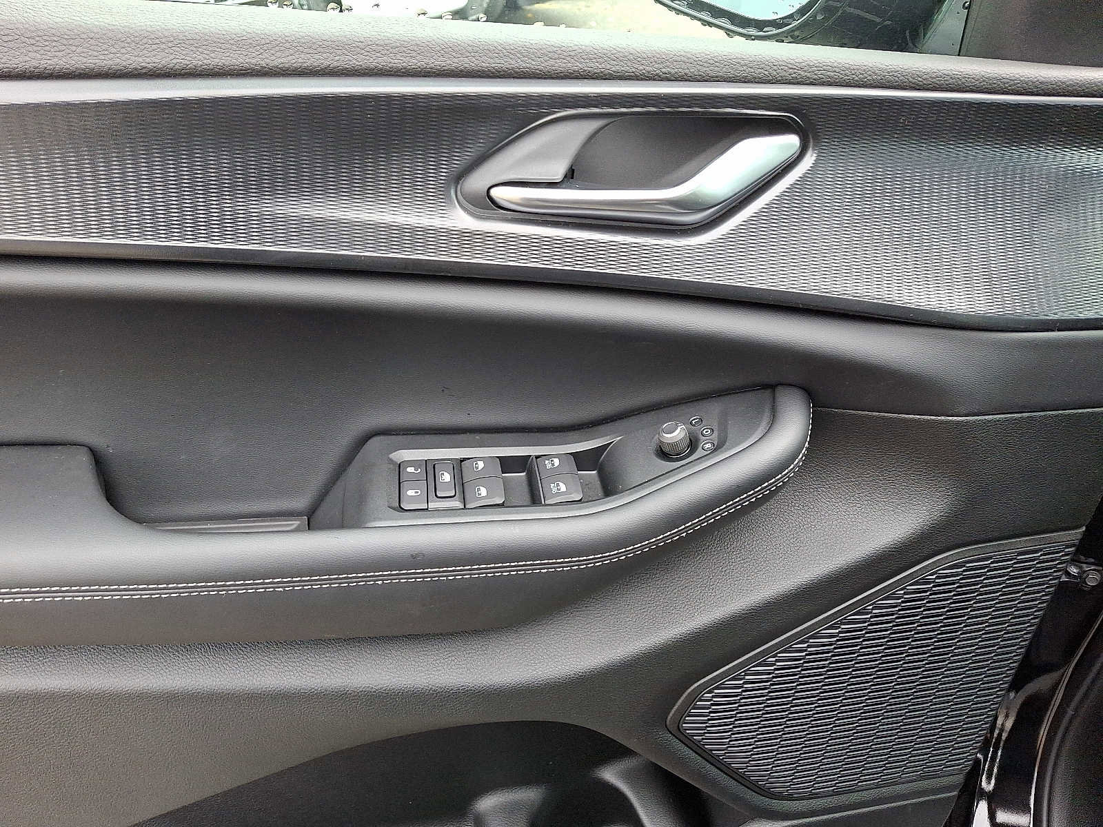 New 2025 Jeep Grand Cherokee Altitude image 8