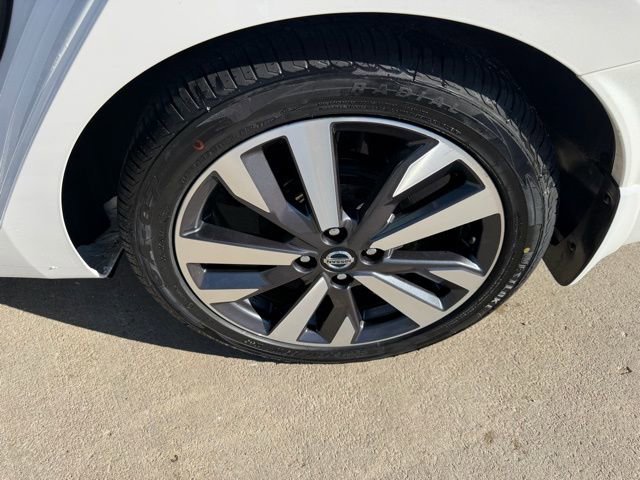 Used 2021 Nissan Versa SR w/ Convenience Package image 29