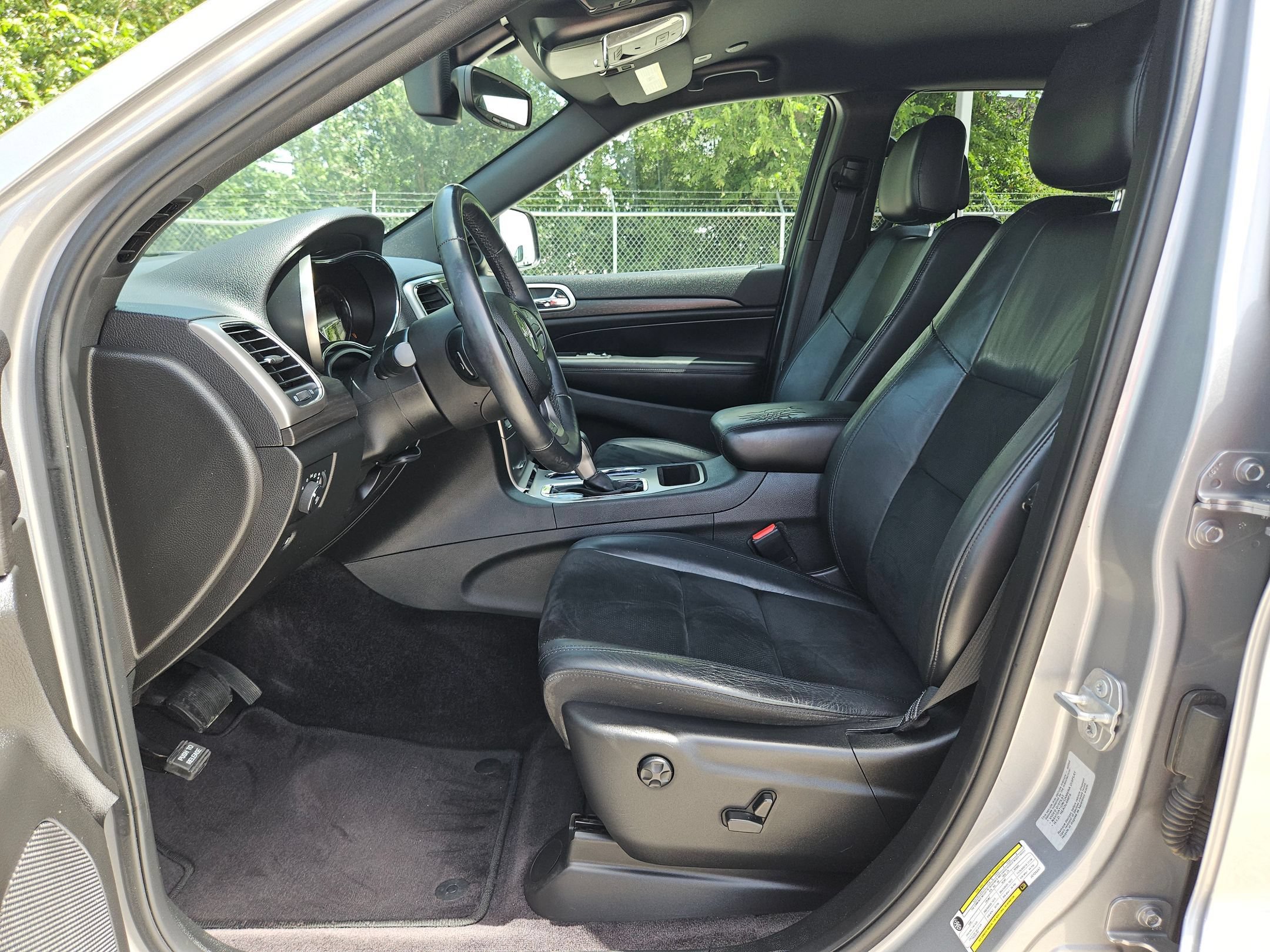 Used 2018 Jeep Grand Cherokee Altitude RWD image 9