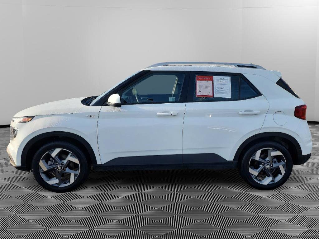 Used 2025 Hyundai Venue SEL image 4