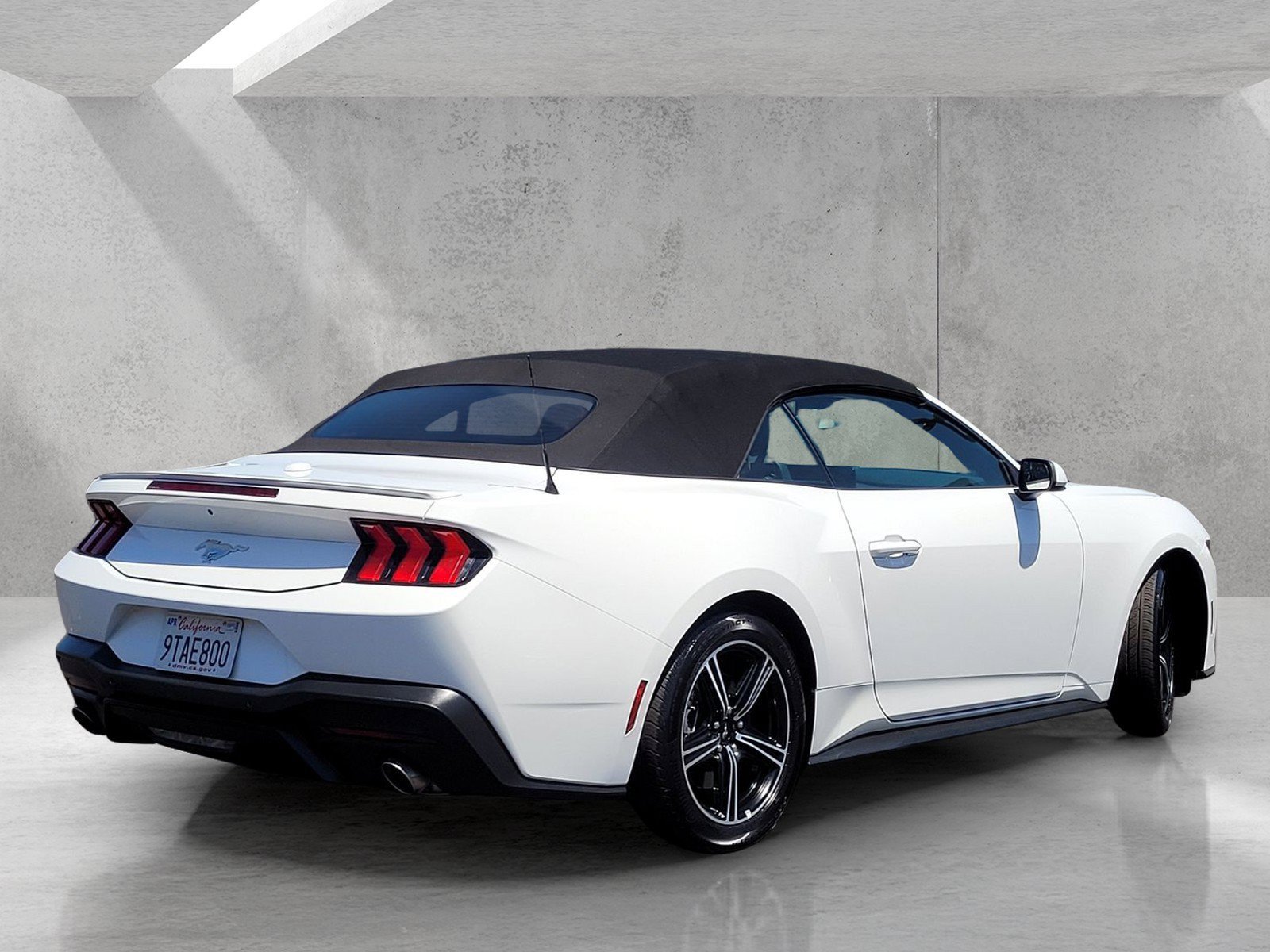 Used 2025 Ford Mustang Premium RWD image 5