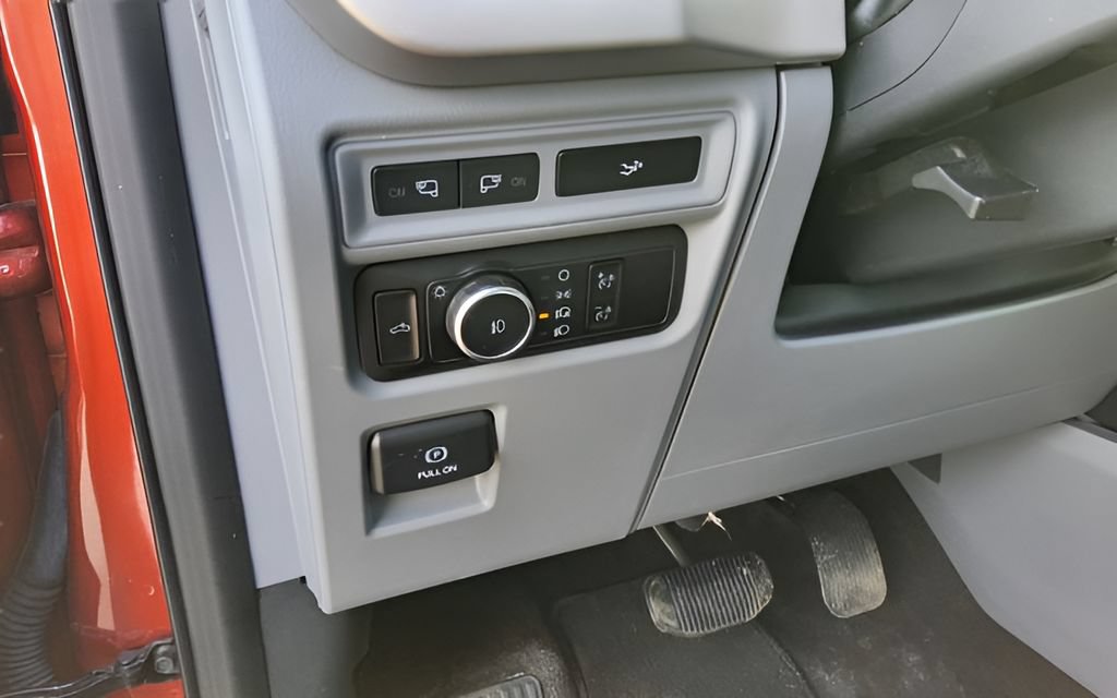 Used 2023 Ford F150 XLT w/ Equipment Group 302A High AWD/4WD image 17