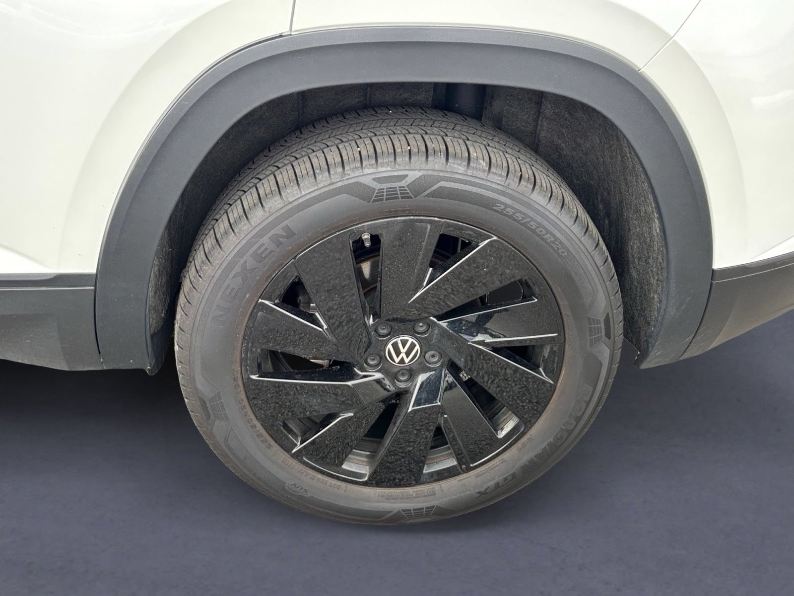 Used 2026 Volkswagen Atlas Cross Sport SE w/ Black Wheel Package FWD image 5