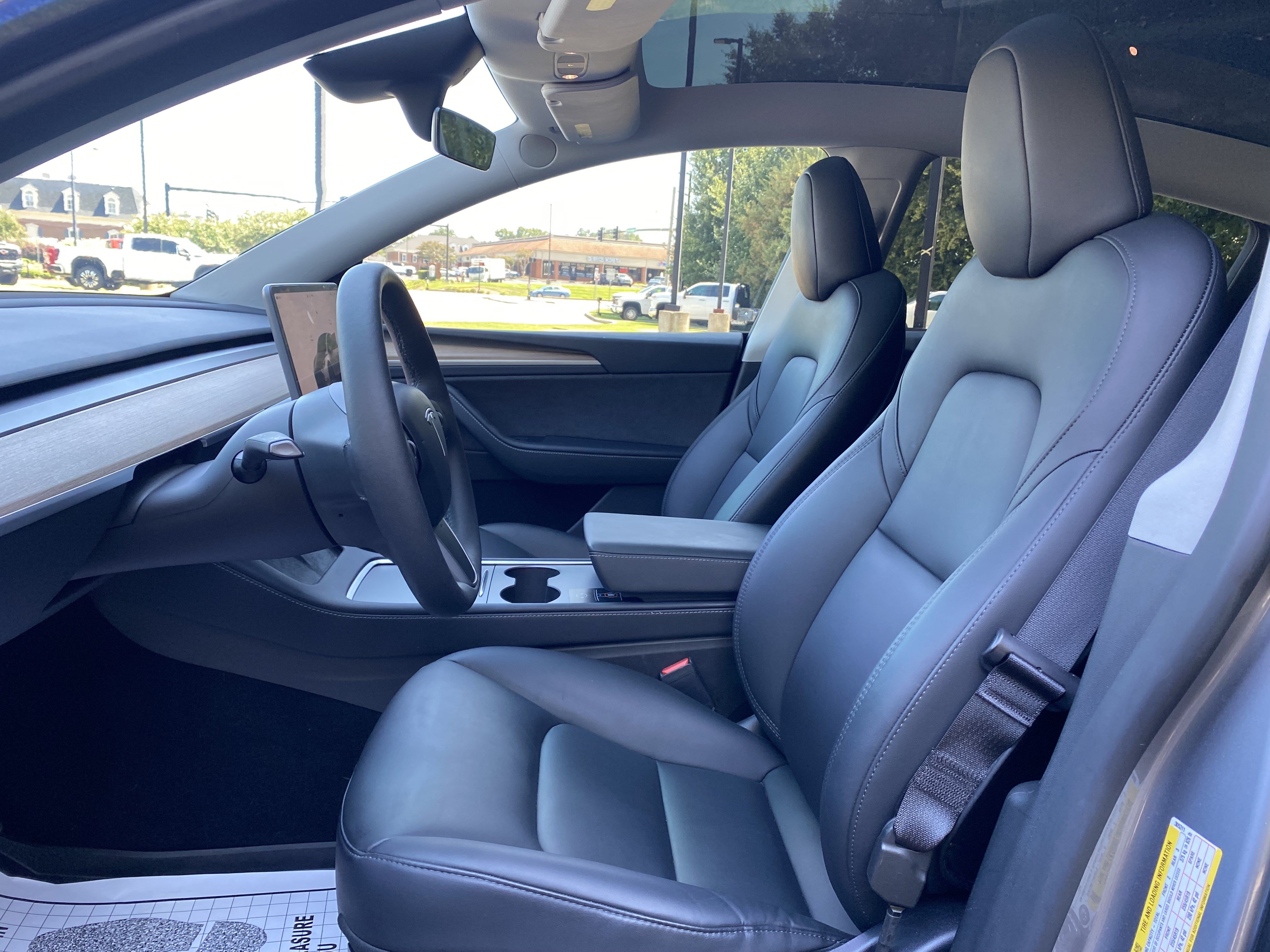 Used 2024 Tesla Model Y Long Range AWD/4WD image 16