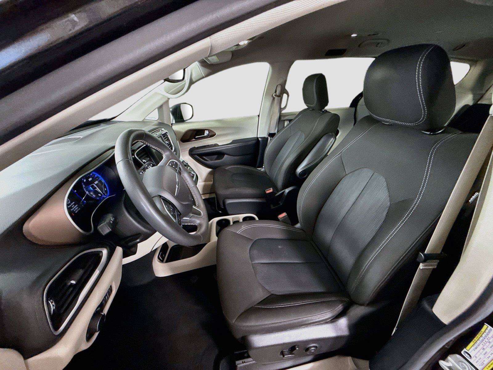 Used 2023 Chrysler Voyager LX FWD image 13