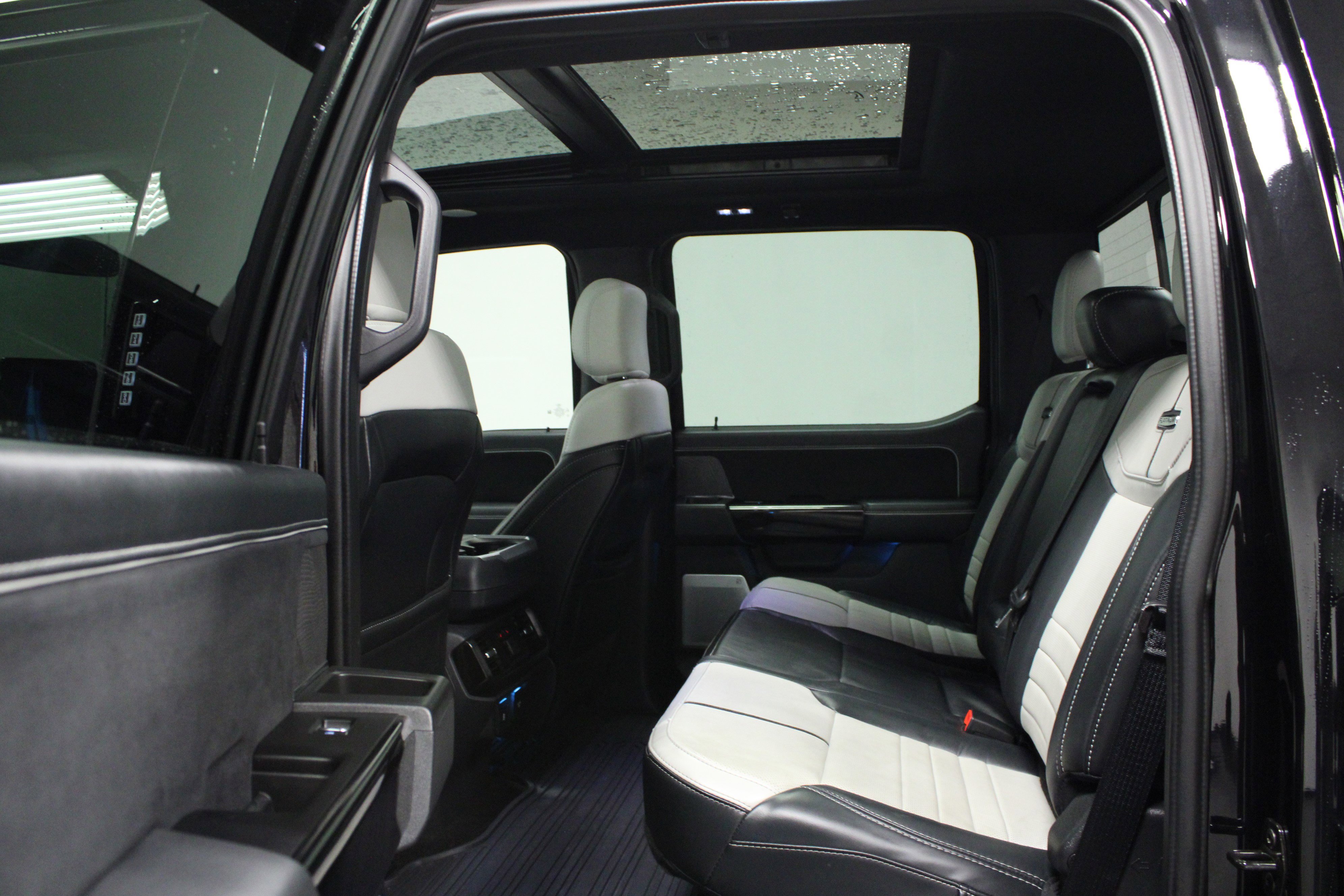 Used 2023 Ford F150 Lightning Platinum image 13