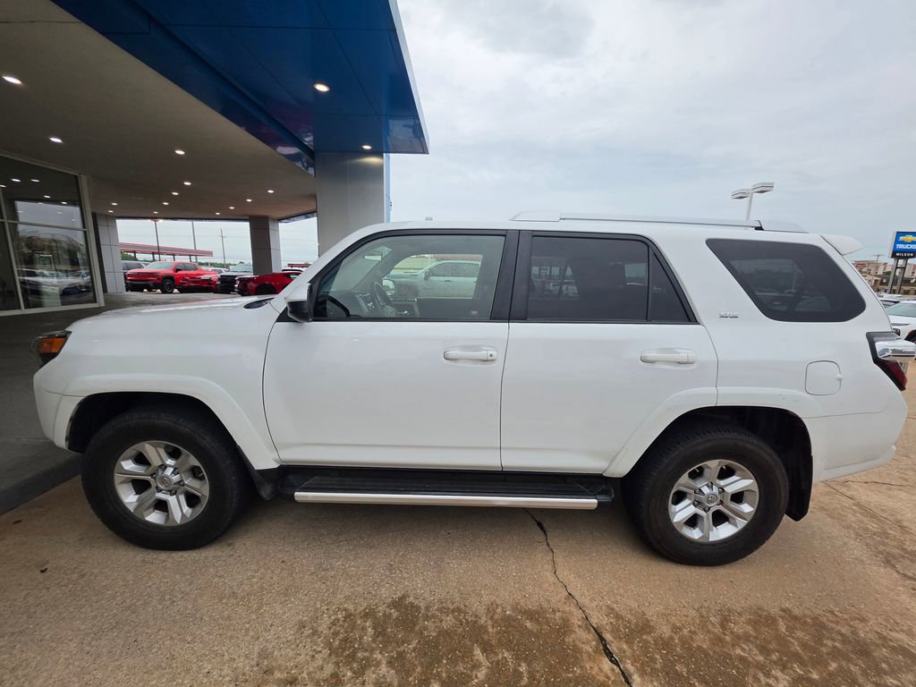 Used 2014 Toyota 4Runner SR5 AWD/4WD image 2