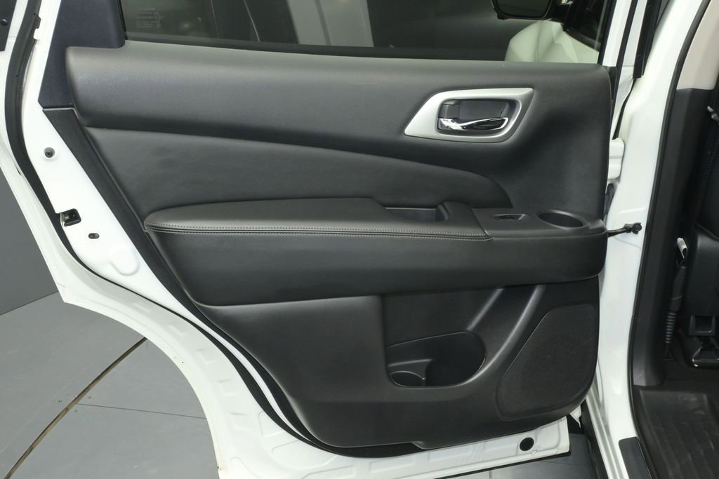 Used 2019 Nissan Pathfinder SL AWD/4WD image 22