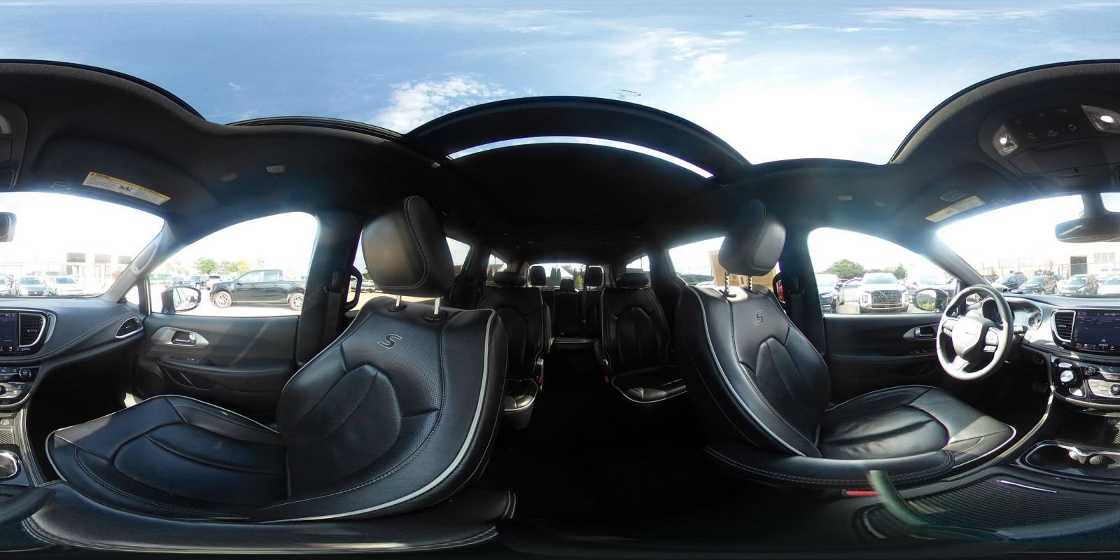 Used 2025 Chrysler Pacifica Limited FWD image 43