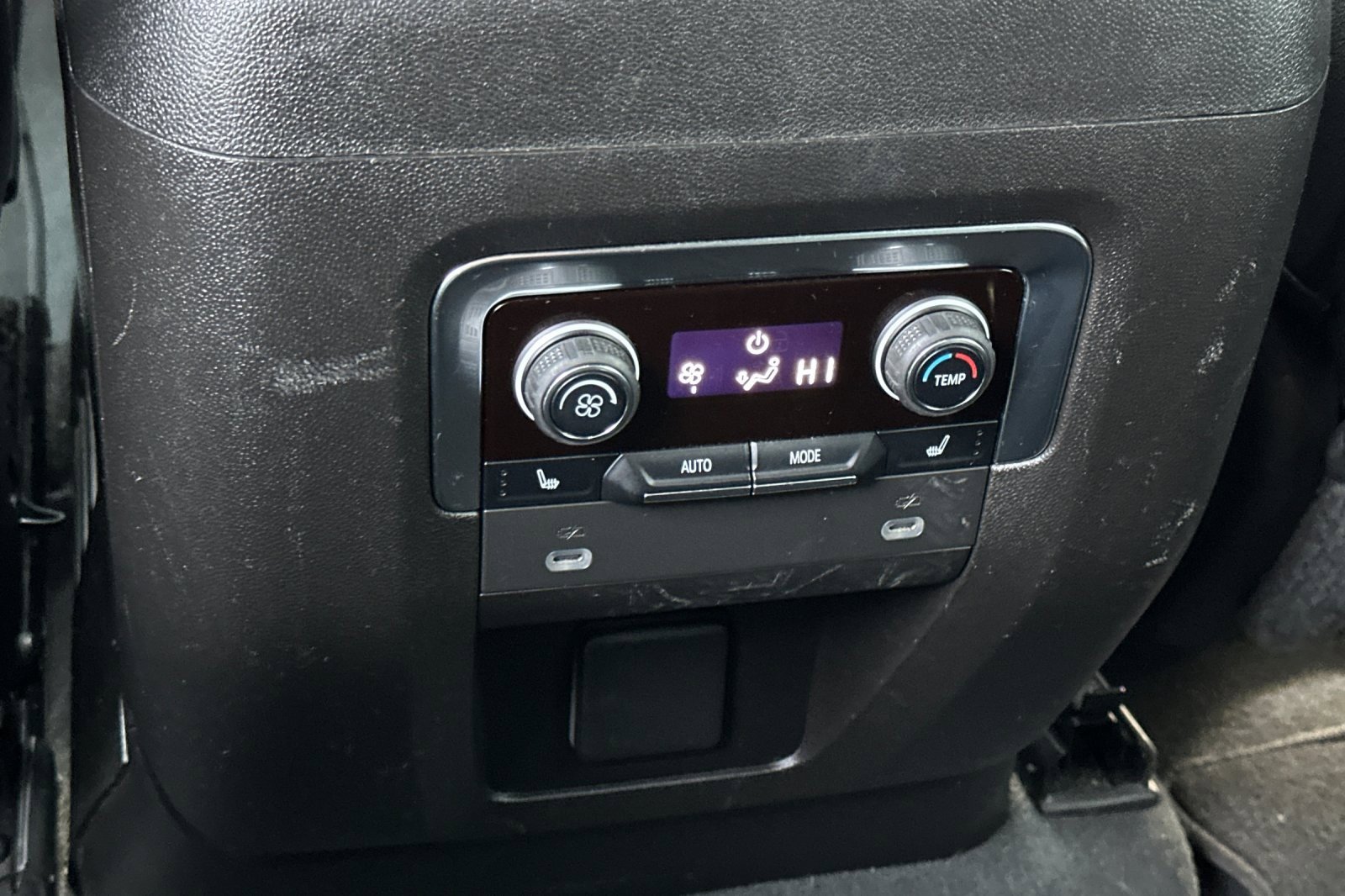 Used 2022 Chevrolet Suburban Premier image 43