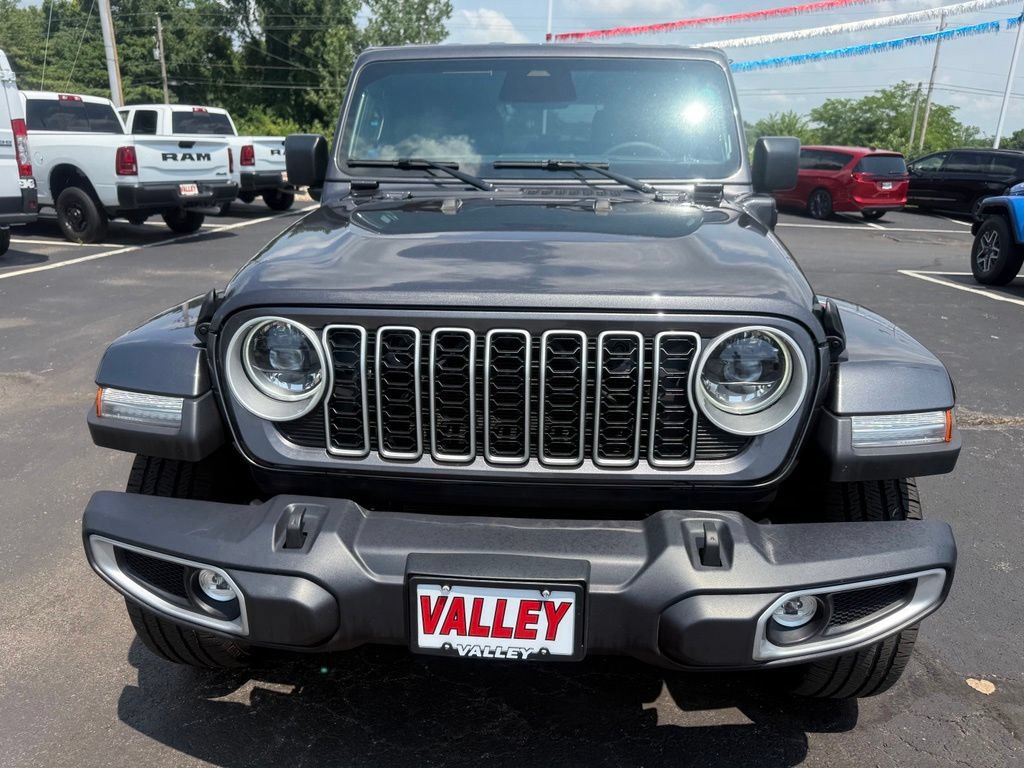 Used 2025 Jeep Wrangler Unlimited Sahara AWD/4WD image 9