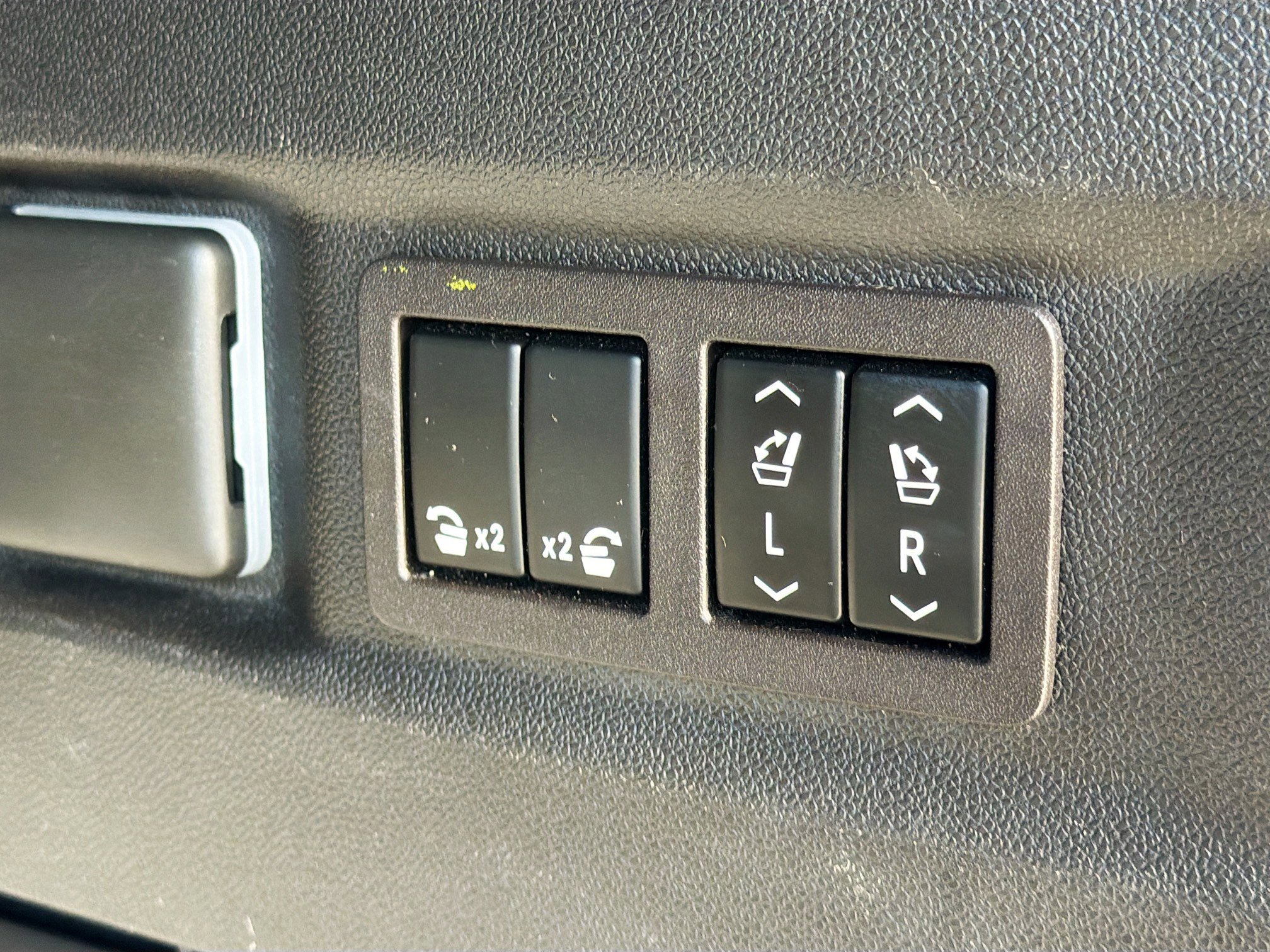 Used 2023 GMC Yukon Denali image 13