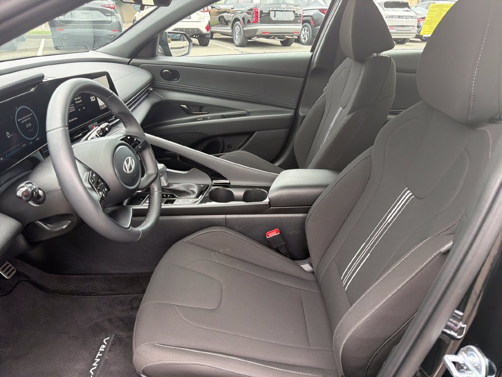 Certified 2025 Hyundai Elantra SEL FWD image 10