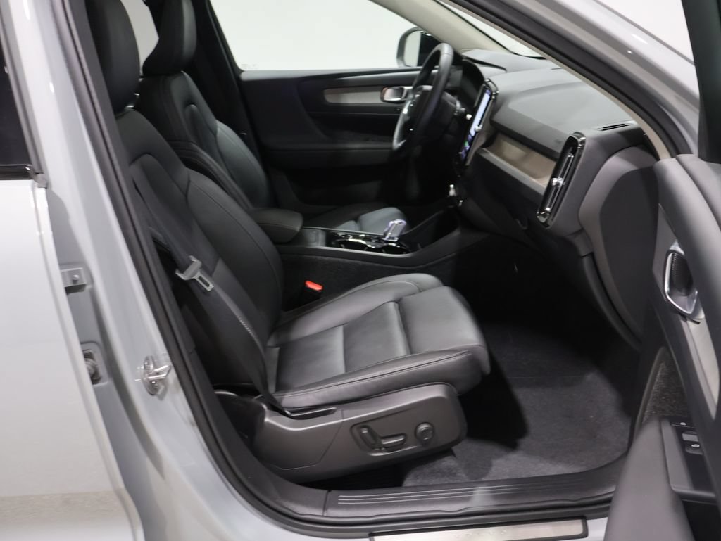 Used 2024 Volvo XC40 B5 Plus AWD/4WD image 21