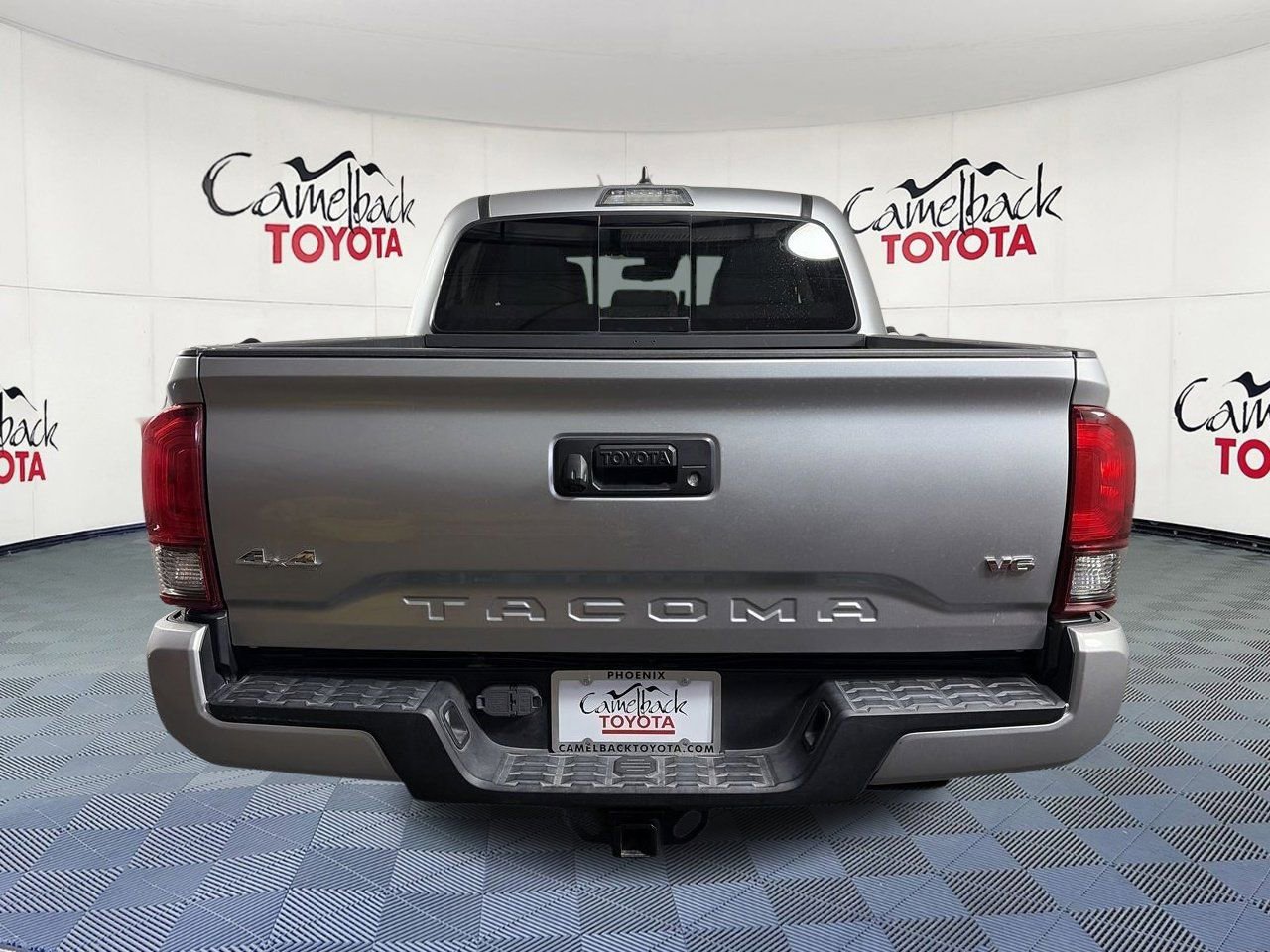 Used 2022 Toyota Tacoma SR5 w/ Technology Package AWD/4WD image 6