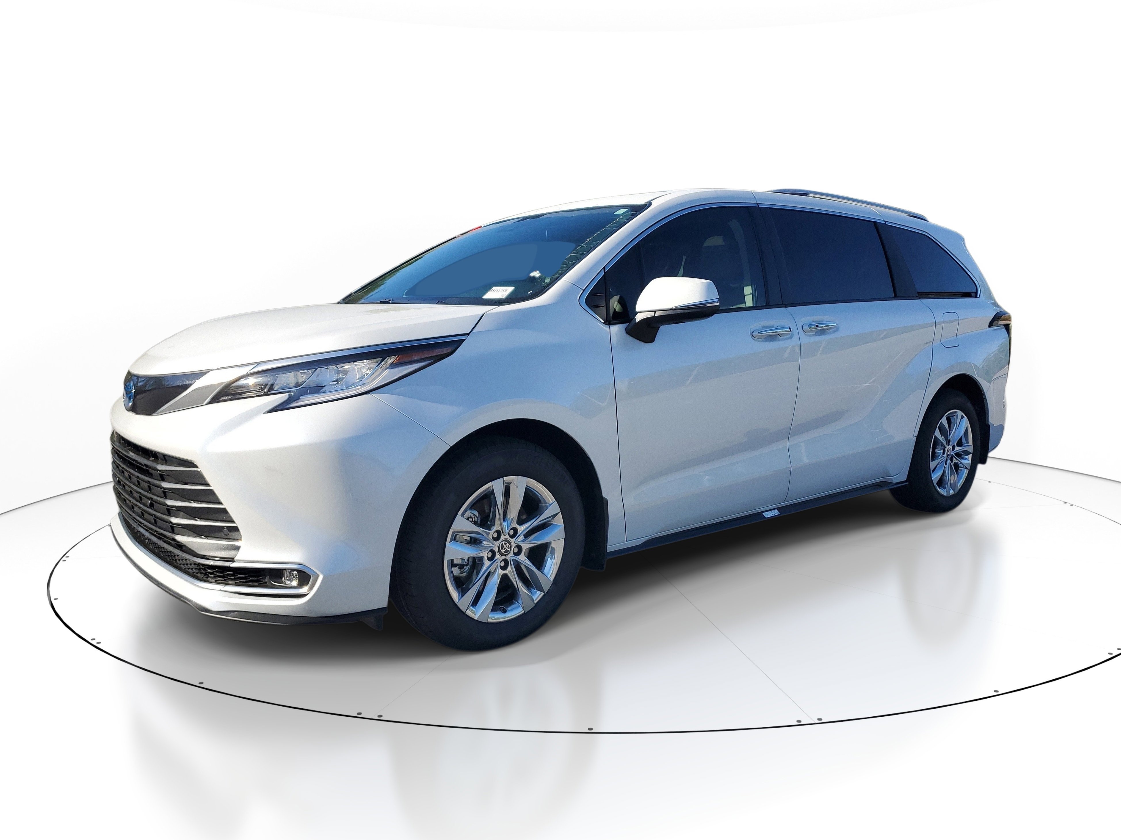 Used 2024 Toyota Sienna Limited FWD image 3