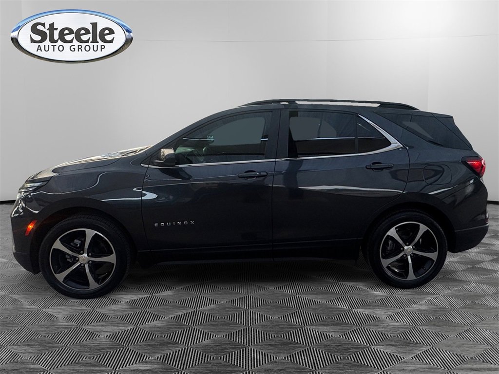 Used 2022 Chevrolet Equinox LT image 2