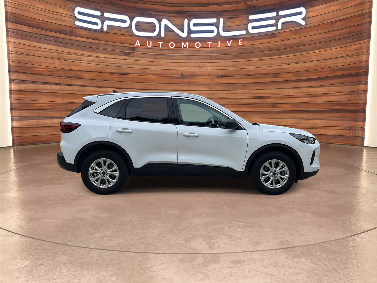 Used 2024 Ford Escape Active AWD/4WD image 9