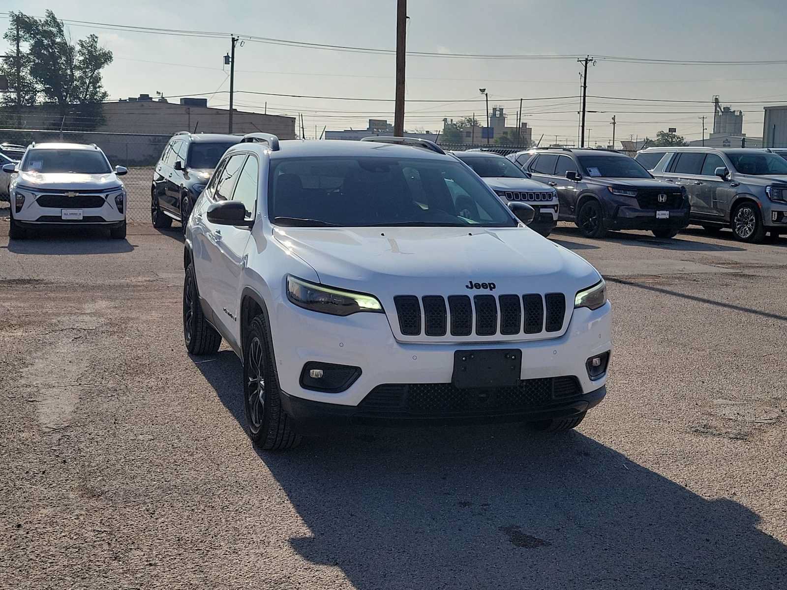 Used 2023 Jeep Cherokee Altitude Lux AWD/4WD video 3