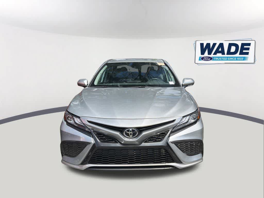 Used 2022 Toyota Camry XSE FWD image 2