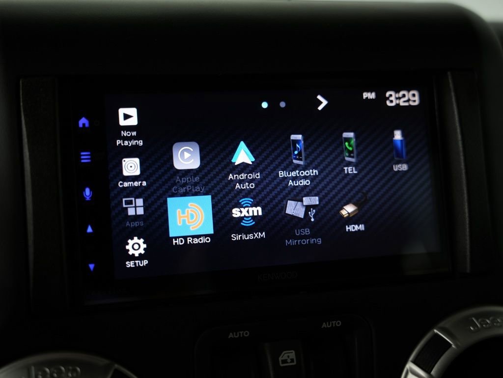 Used 2017 Jeep Wrangler Unlimited Sahara w/ Connectivity Group AWD/4WD image 23