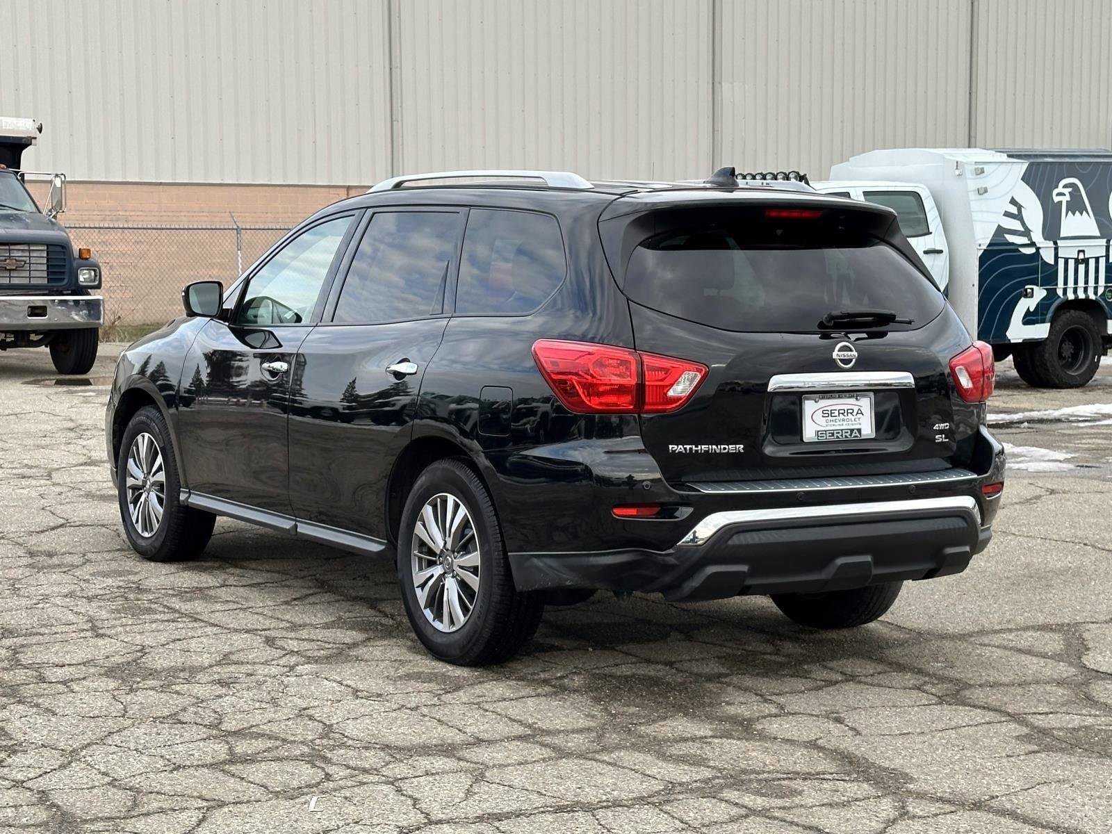 Used 2019 Nissan Pathfinder SL image 3