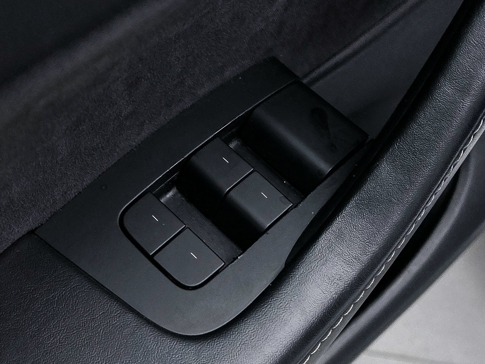 Used 2021 Tesla Model Y Long Range AWD/4WD image 17