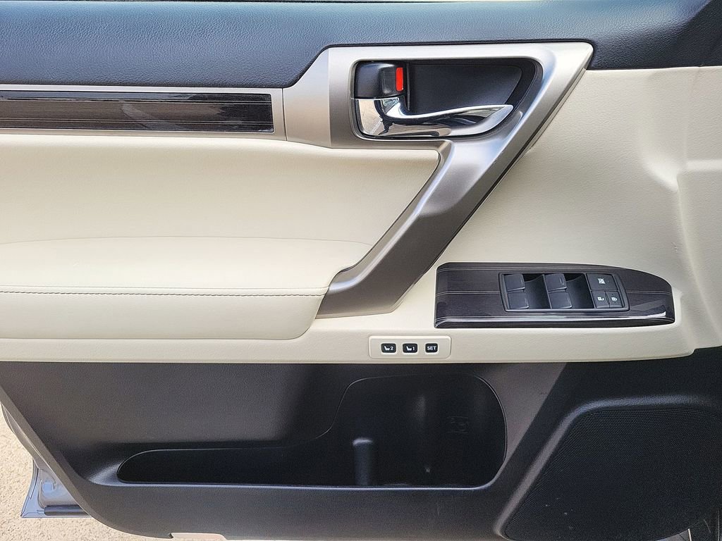 Used 2021 Lexus GX 460 Luxury w/ Sport Design Package image 23