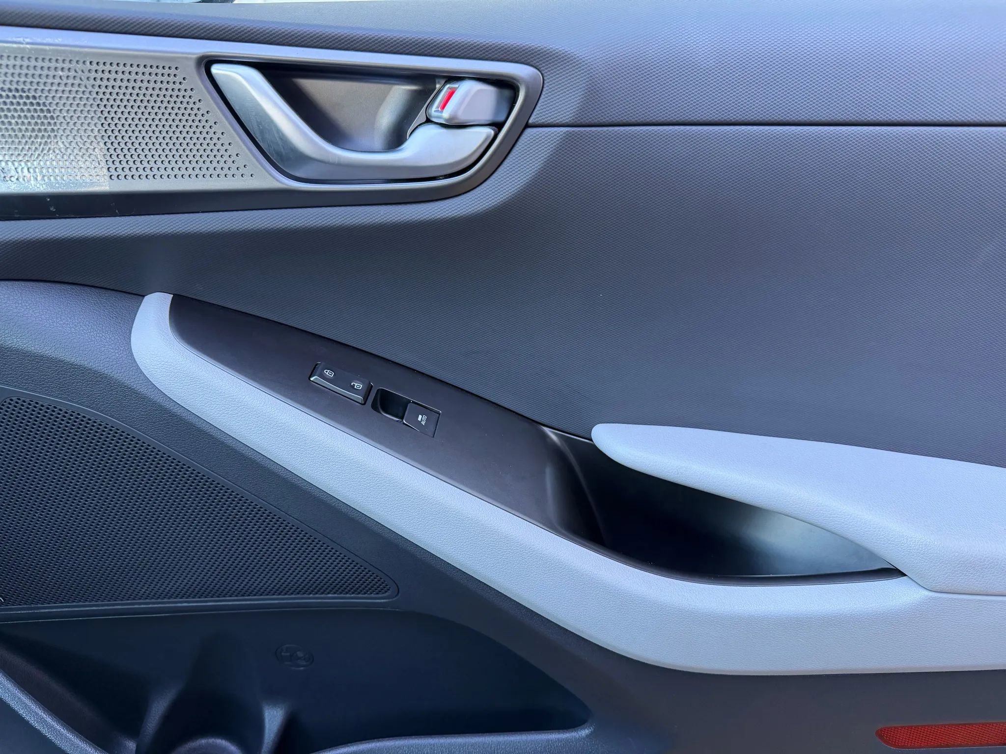 Used 2021 Hyundai Ioniq Limited image 15