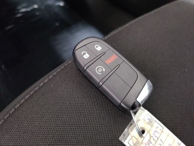 Used 2023 Jeep Renegade Latitude AWD/4WD image 33