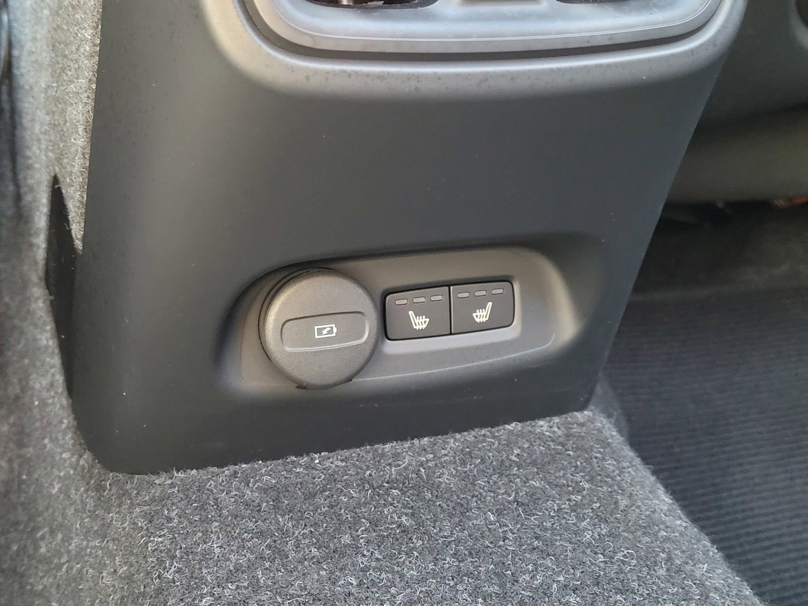 Certified 2023 Volvo XC40 Recharge Ultimate image 11