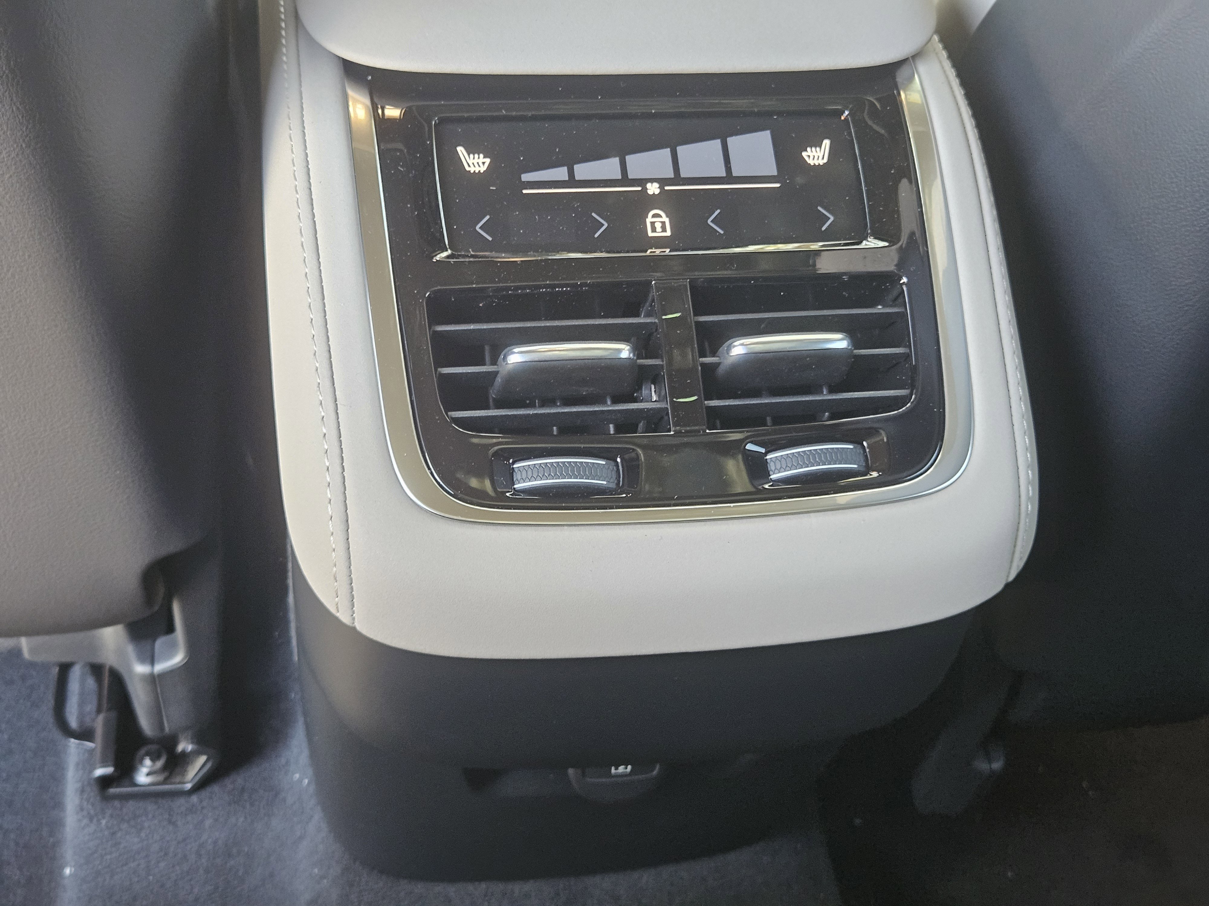 New 2026 Volvo XC90 B5 Plus image 20