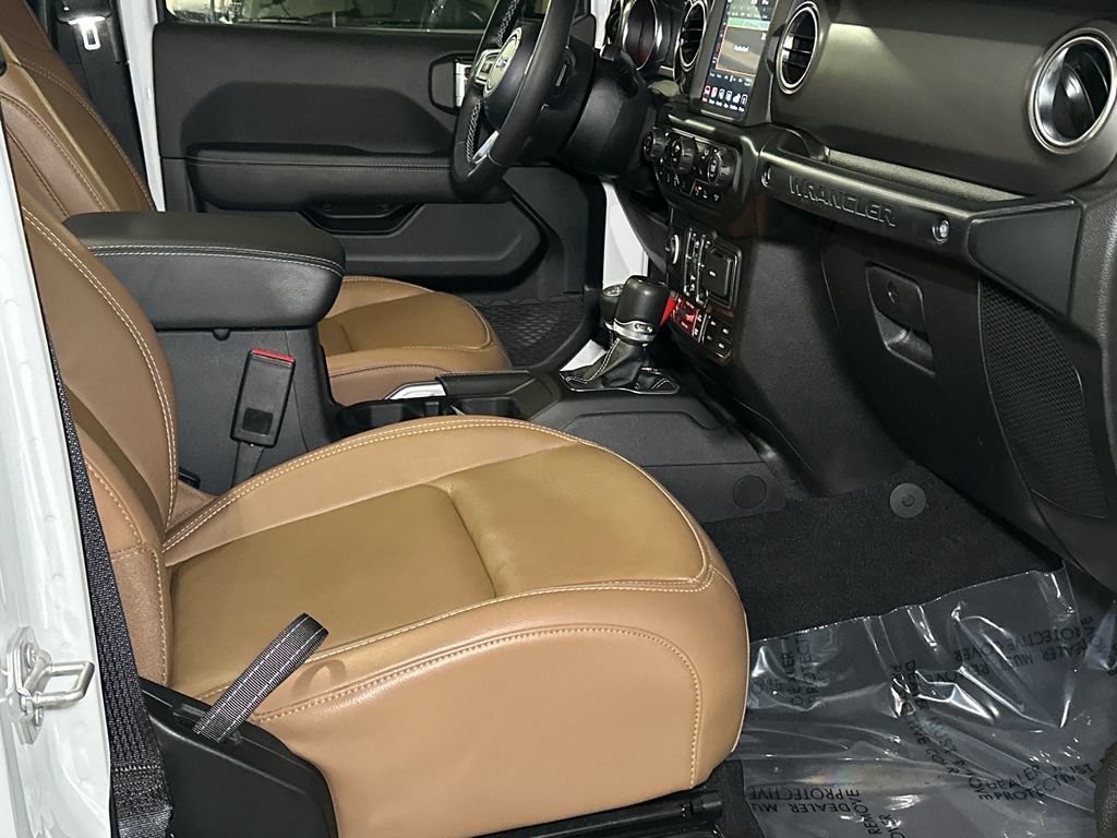 Used 2022 Jeep Wrangler Unlimited Rubicon w/ LED Lighting Group AWD/4WD image 10