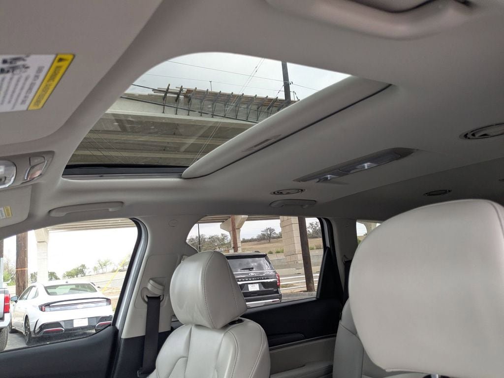 Used 2025 Kia Telluride S FWD image 17