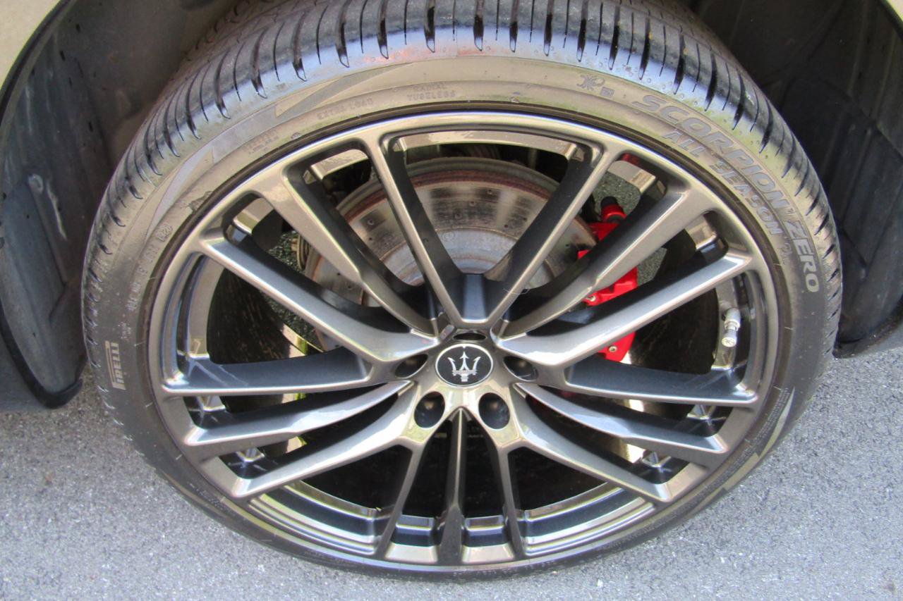 Used 2022 Maserati Levante Trofeo AWD/4WD image 36