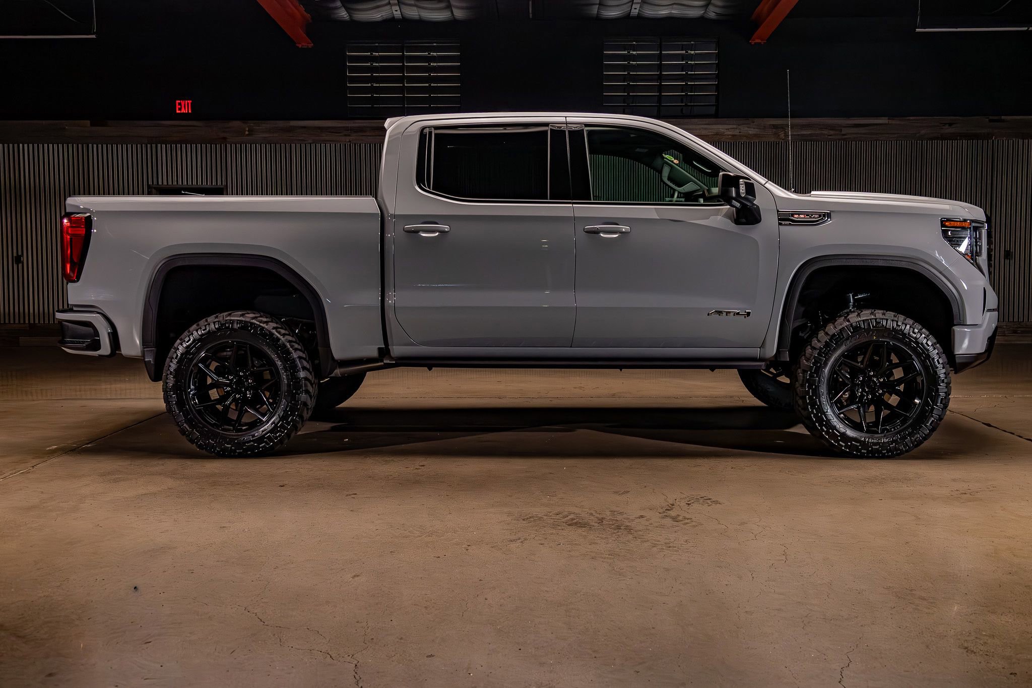 Used 2025 GMC Sierra 1500 AT4 w/ AT4 Premium Package AWD/4WD image 11